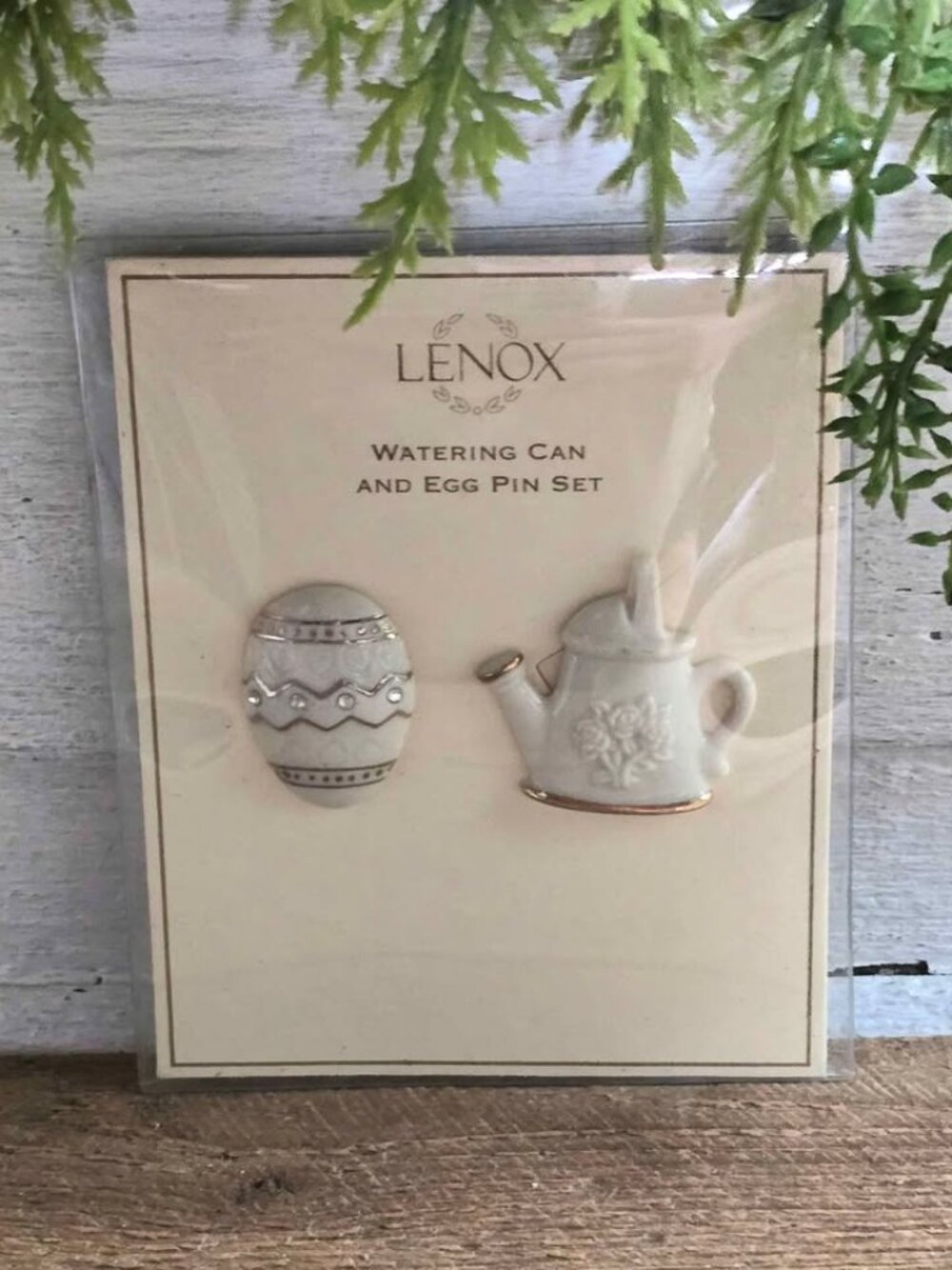 New Lenox Fine Ivory China 24k Gold Hand Decorated Watering Can Egg Pin Set